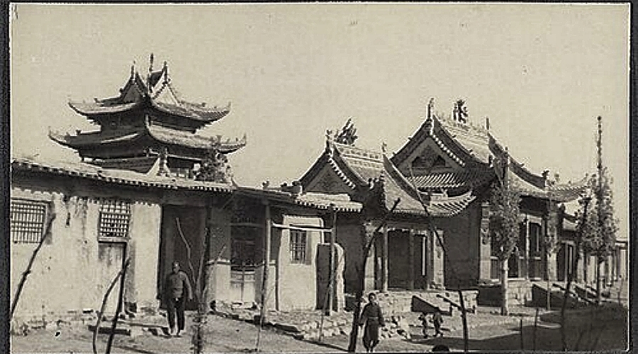 The entrance and minaret of the old Weizhou mosque, constructed during the Ming Dynasty, during the 1930s