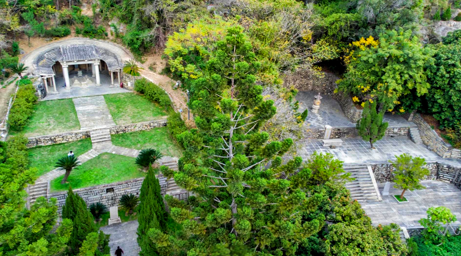 The tombs of Sa-Ke-Zu and Wu-Ko-Shun at Mount Lingshan, Quanzhou