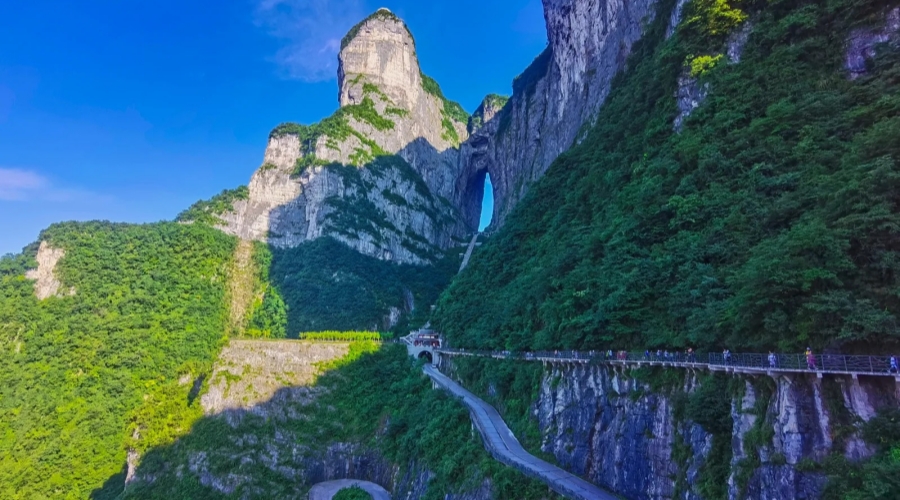 Xi'an → Zhangjiajie – Tianmen Mountain Experience
