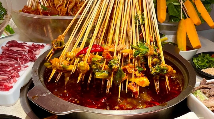 Authentic halal spicy skewer hotpot at Lai Yi Hui