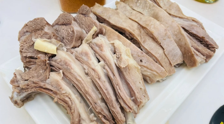 Hand-grabbed Lamb