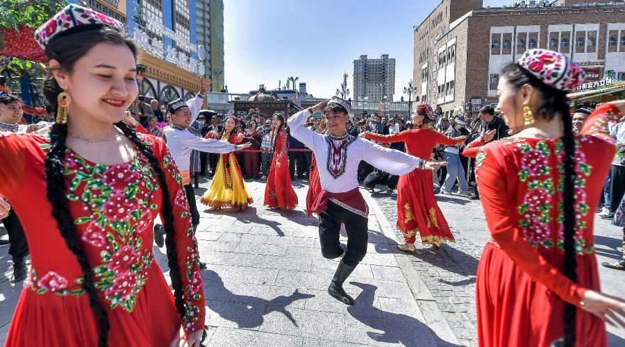 A vibrant Uyghur wedding celebration in Xinjiang