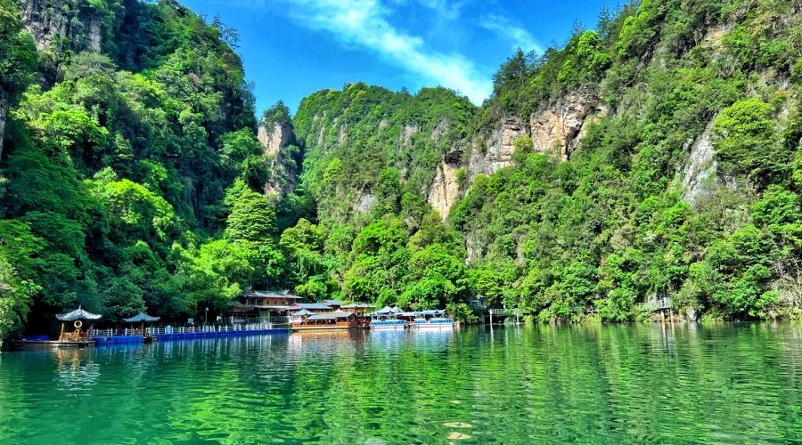 Baofeng Lake in summer
