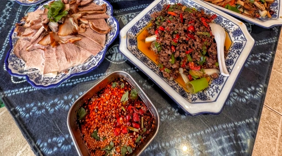 Dali Bai Cuisine with Halal Options