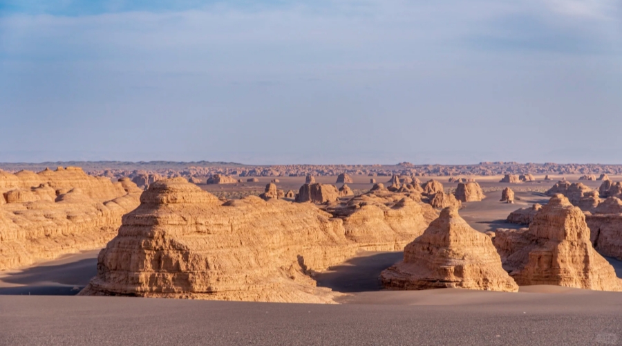 Dunhuang – Yadan Geological Wonders & Ancient Silk Road Passes