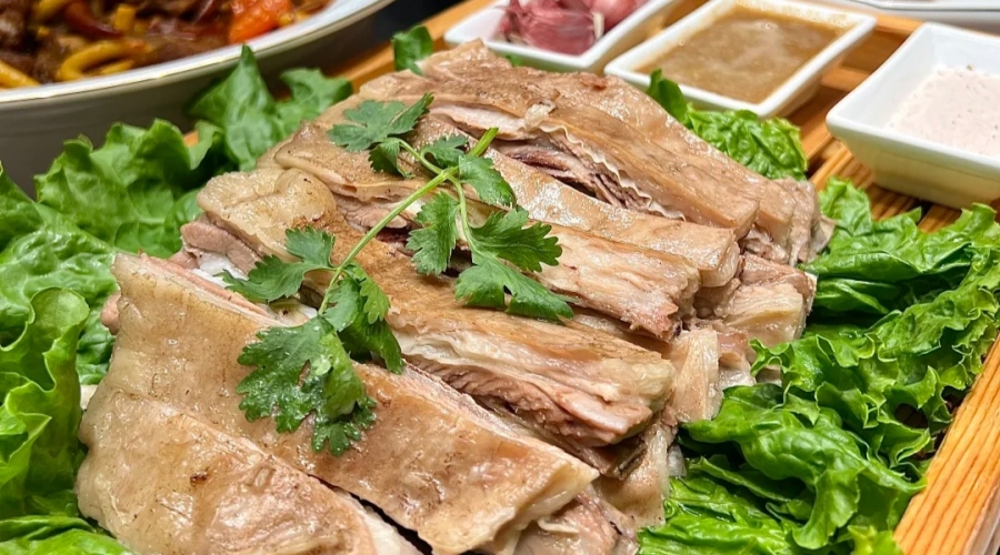 Hand-Grabbed Lamb (手抓羊肉)