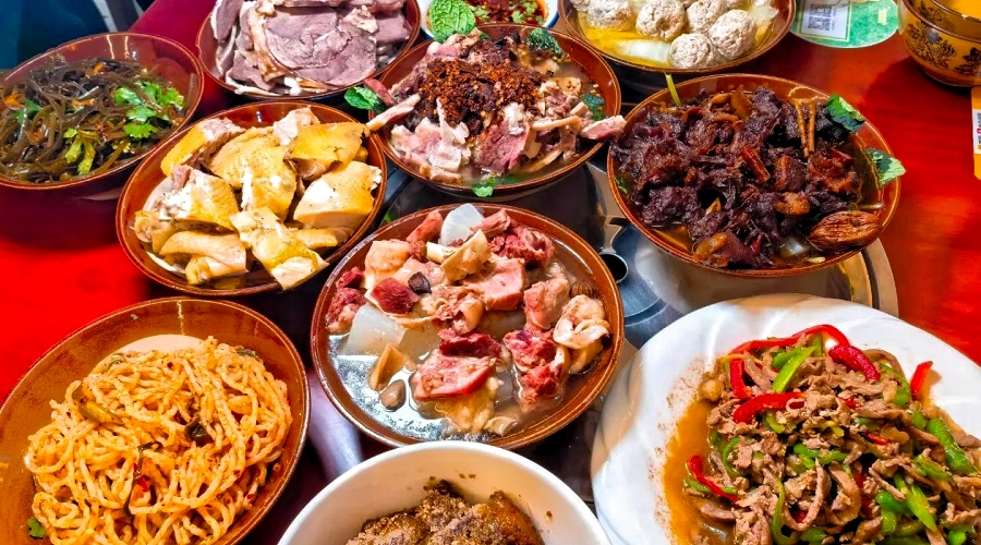 The Traditional “Eight Bowls of Beef” at Yunnan Banquets