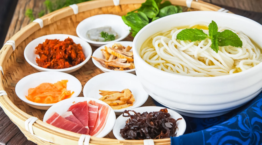 Yunnan Rice Noodles (过桥米线)