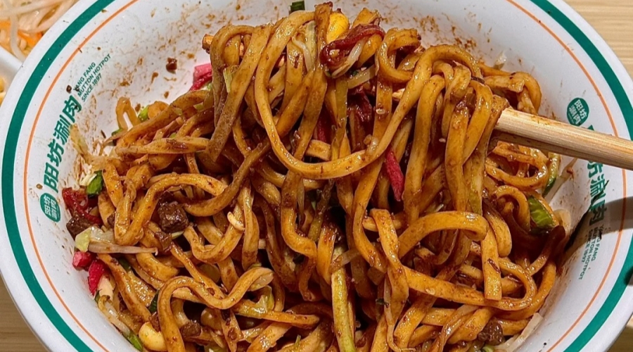 Zhajiangmian (炸酱面)