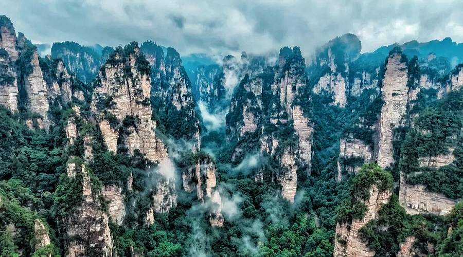 4 Days Zhangjiajie Classic Tour: Mountains & Glass Bridge